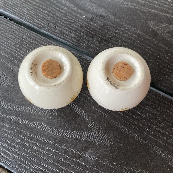 🧂 Vintage Salt and Pepper Shakers 🧂 - Picture 7 of 7